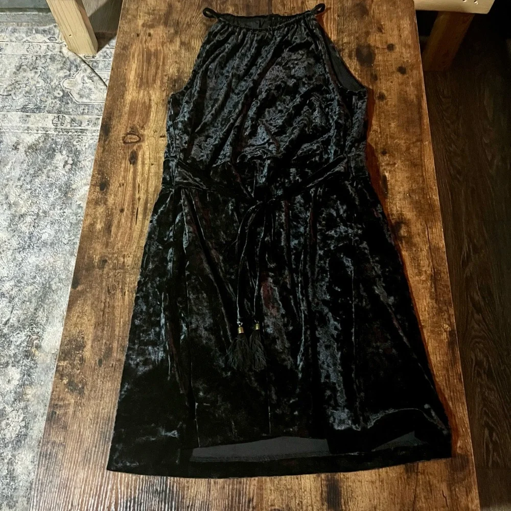 Lysse Willa Crushed Velvet Halter Dress L Black Tie Waist Fringe Belt NWT‎